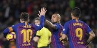 Messi brilha e salva Barcelona da derrota no Espanhol