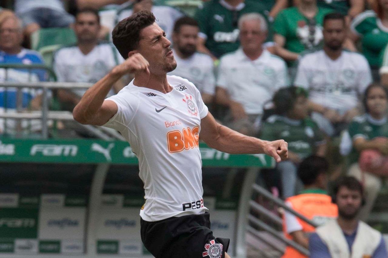 Danilo Avelar marcou o gol da vit&oacute;ria