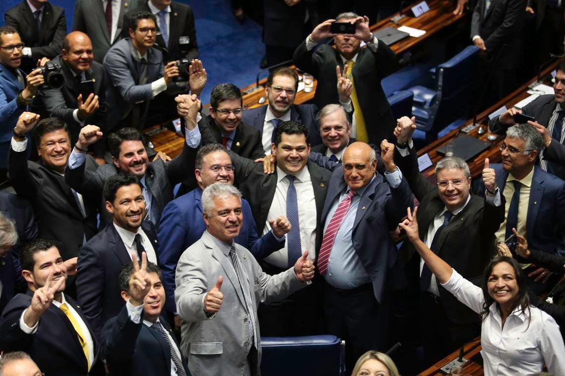 Davi Alcolumbre venceu com 42 votos