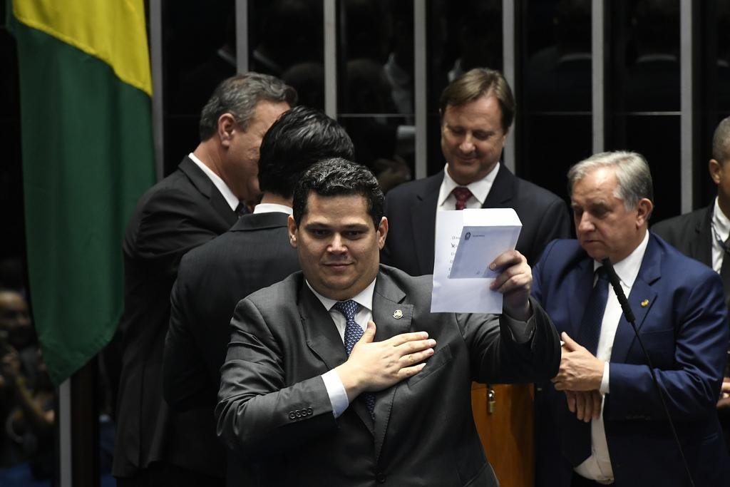 Davi Alcolumbre venceu com 42 votos