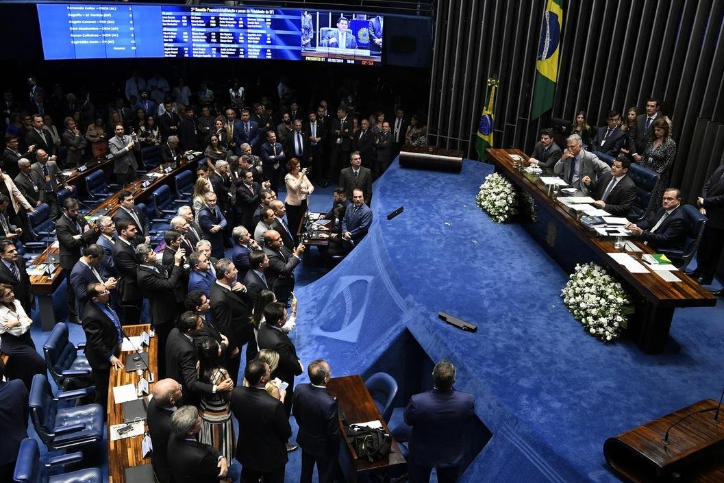 Parlamentares que declaram apoio ao presidente s&atilde;o 22% na C&acirc;mara e 7% no Senado