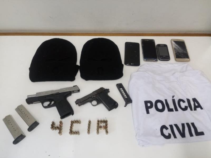 Quatro criminosos s&atilde;o presos durante assalto a resid&ecirc;ncia em Candel&aacute;ria