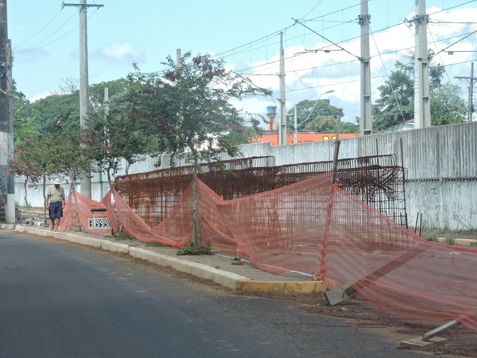 Governo do Estado disse que material ficar&aacute; no local at&eacute; o final da obra de duplica&ccedil;&atilde;o da ERS 118