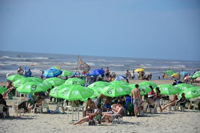 Contato com &aacute;gua-viva exige cuidados nas praias do RS