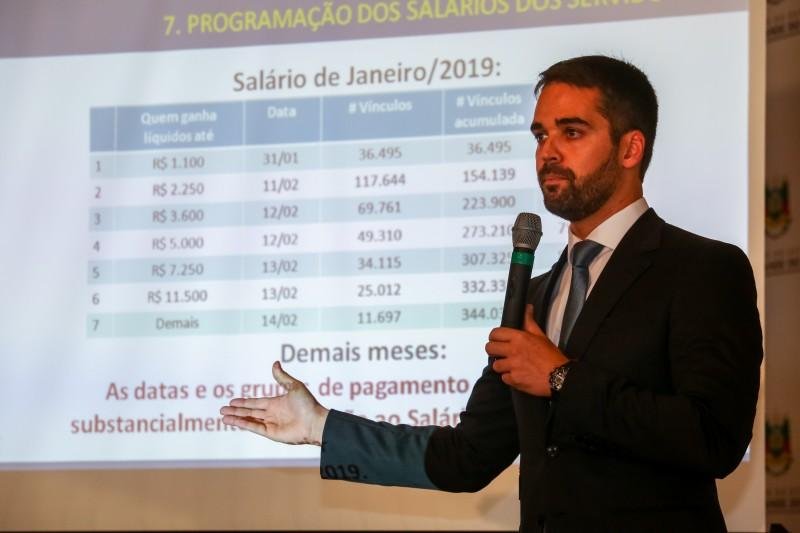 Leite anunciou nesta quinta o parcelamento do pagamento de sal&aacute;rio de janeiro