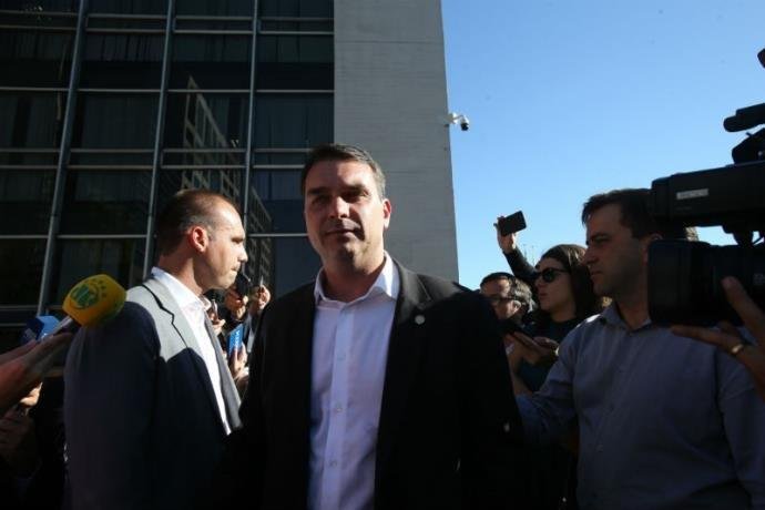 Assessores de Fl&aacute;vio defenderam fam&iacute;lia Bolsonaro como advogados