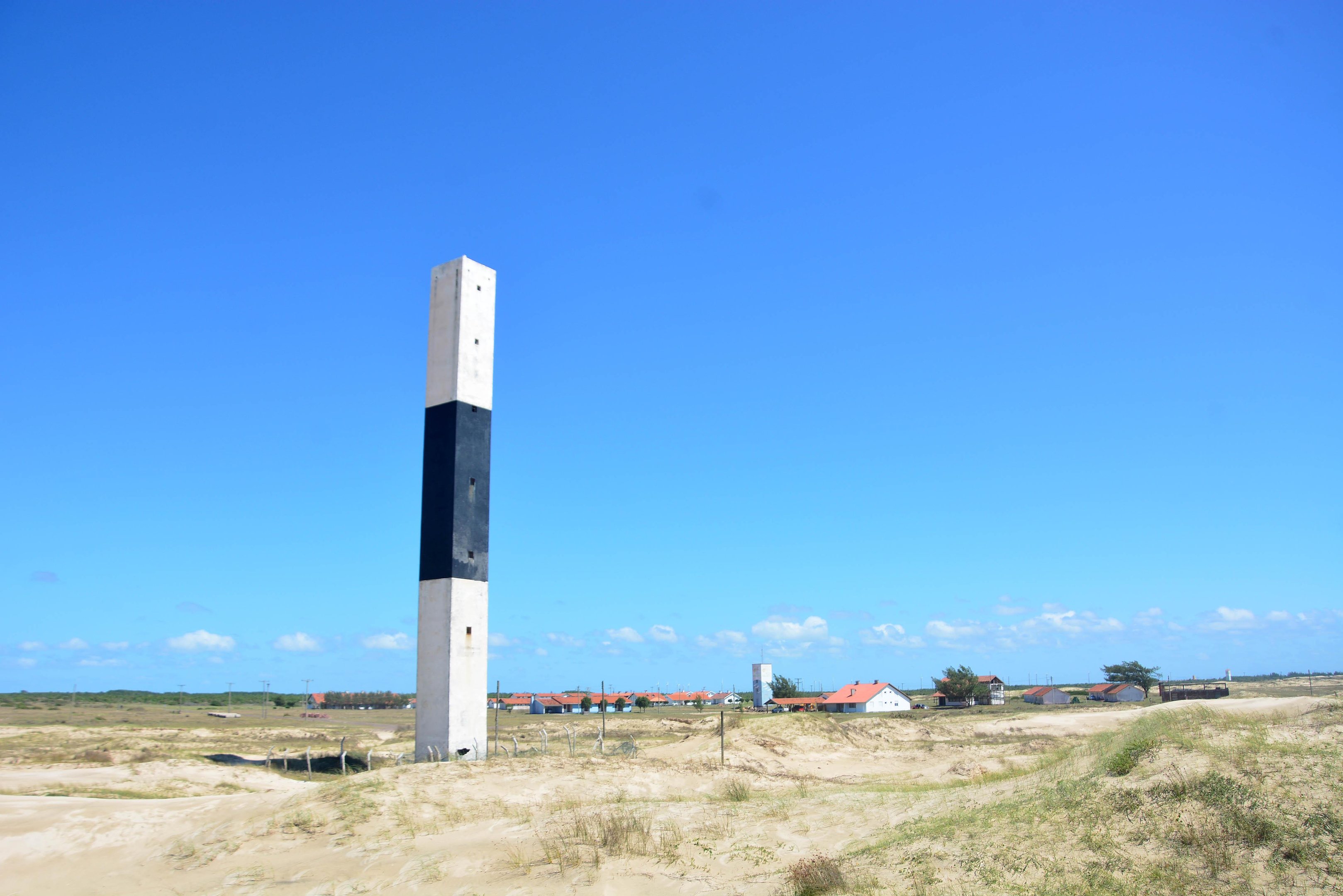 Farol Rubem Berta foi inaugurado em 1996 e mede cerca de 30 metros de altura