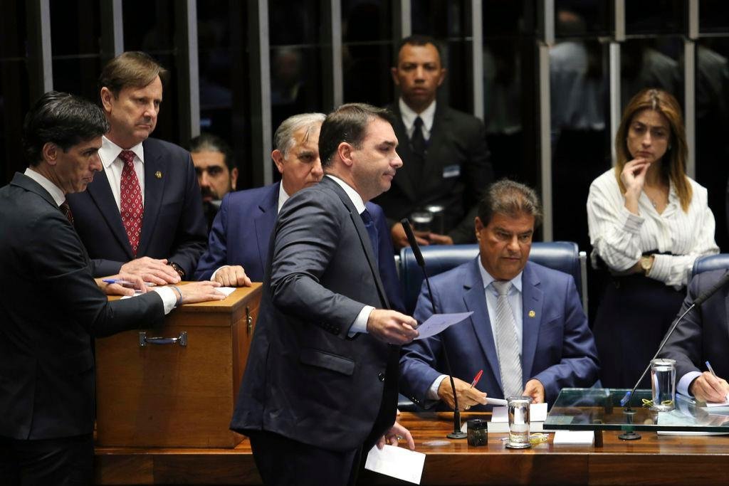 PGR vai devolver inqu&eacute;rito de Fl&aacute;vio Bolsonaro para Procuradoria Eleitoral do RJ