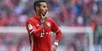 Thiago Alcântara renova contrato com Bayern de Munique
