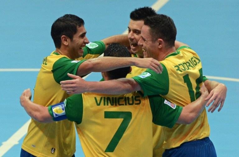 Brasil vence Col&ocirc;mbia e rev&ecirc; Espanha na final do Mundial de Futsal 
