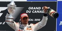Hamilton comemora vitória após corrida difícil