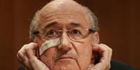 Blatter foi suspenso por oito anos do futebol