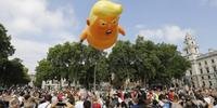 Imagem do dia foi o grande balão representando presidente dos EUA como um bebê de fraldas