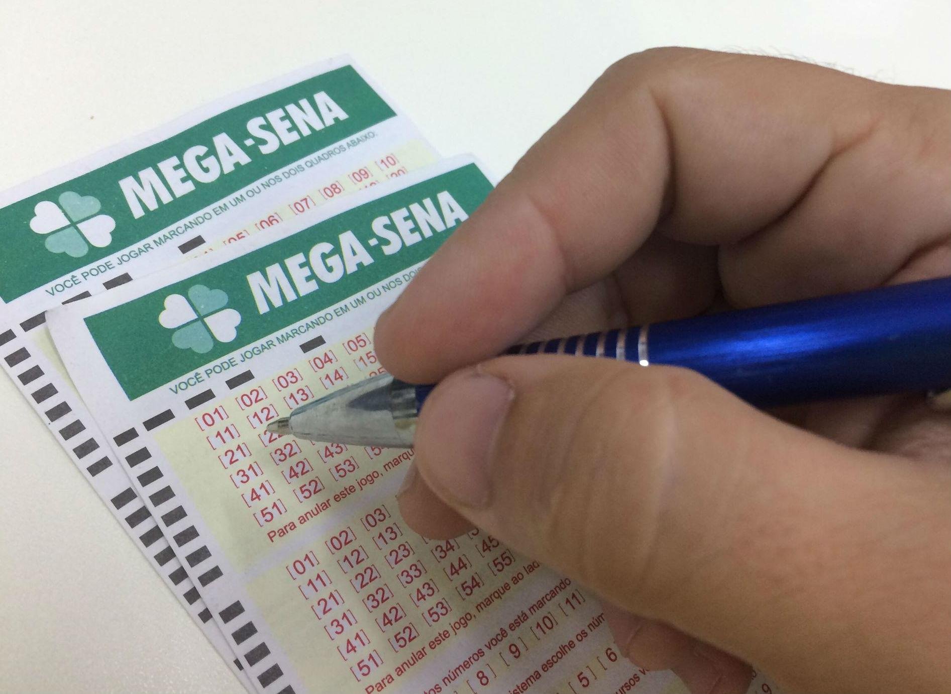 A aposta m&iacute;nima, de seis n&uacute;meros, custa R$ 4,50
