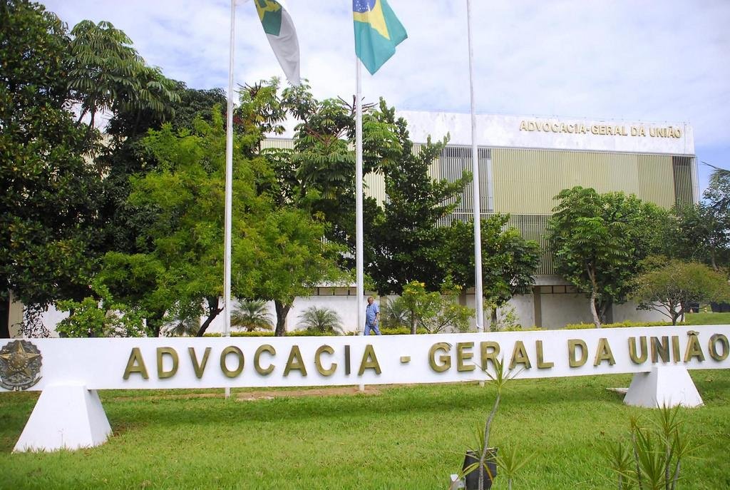 AGU muda de posi&ccedil;&atilde;o e admite aux&iacute;lio-moradia para ju&iacute;zes e promotores