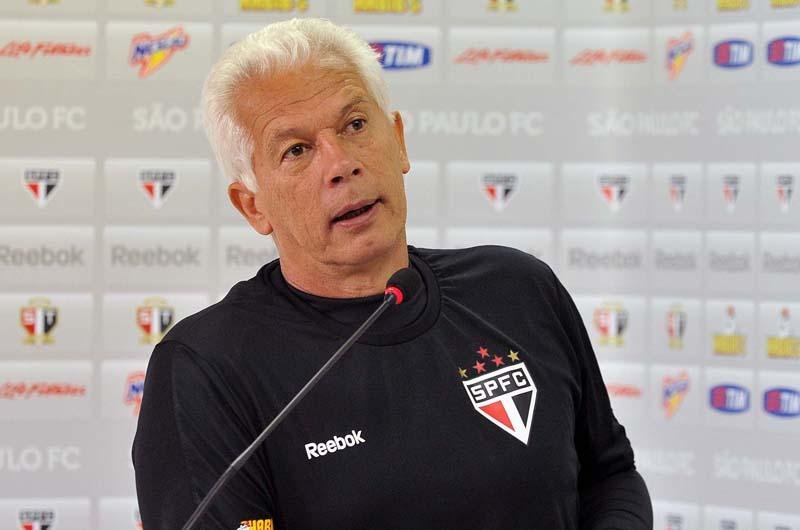 Le&atilde;o ironiza crise e minimiza fofocas no S&atilde;o Paulo