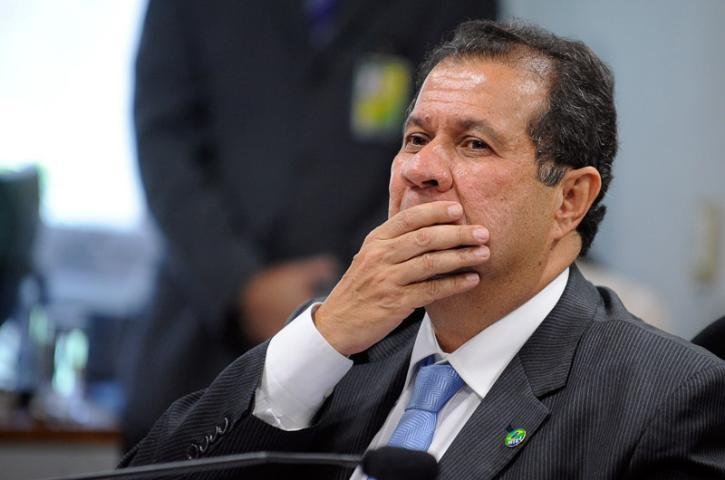MP no DF investiga uso de jato particular por Carlos Lupi