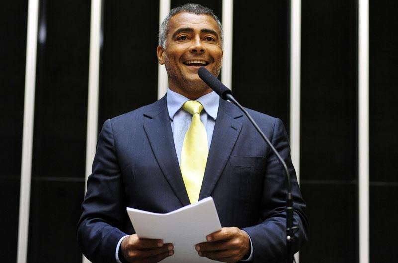 Rom&aacute;rio pede instala&ccedil;&atilde;o imediata da CPI da CBF