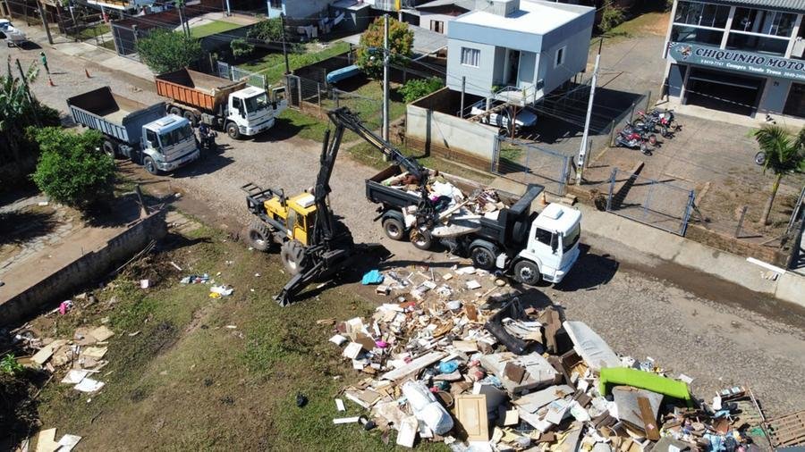 Sem ruas alagadas, equipes centralizam a&ccedil;&otilde;es de limpeza e recolhimento de entulhos