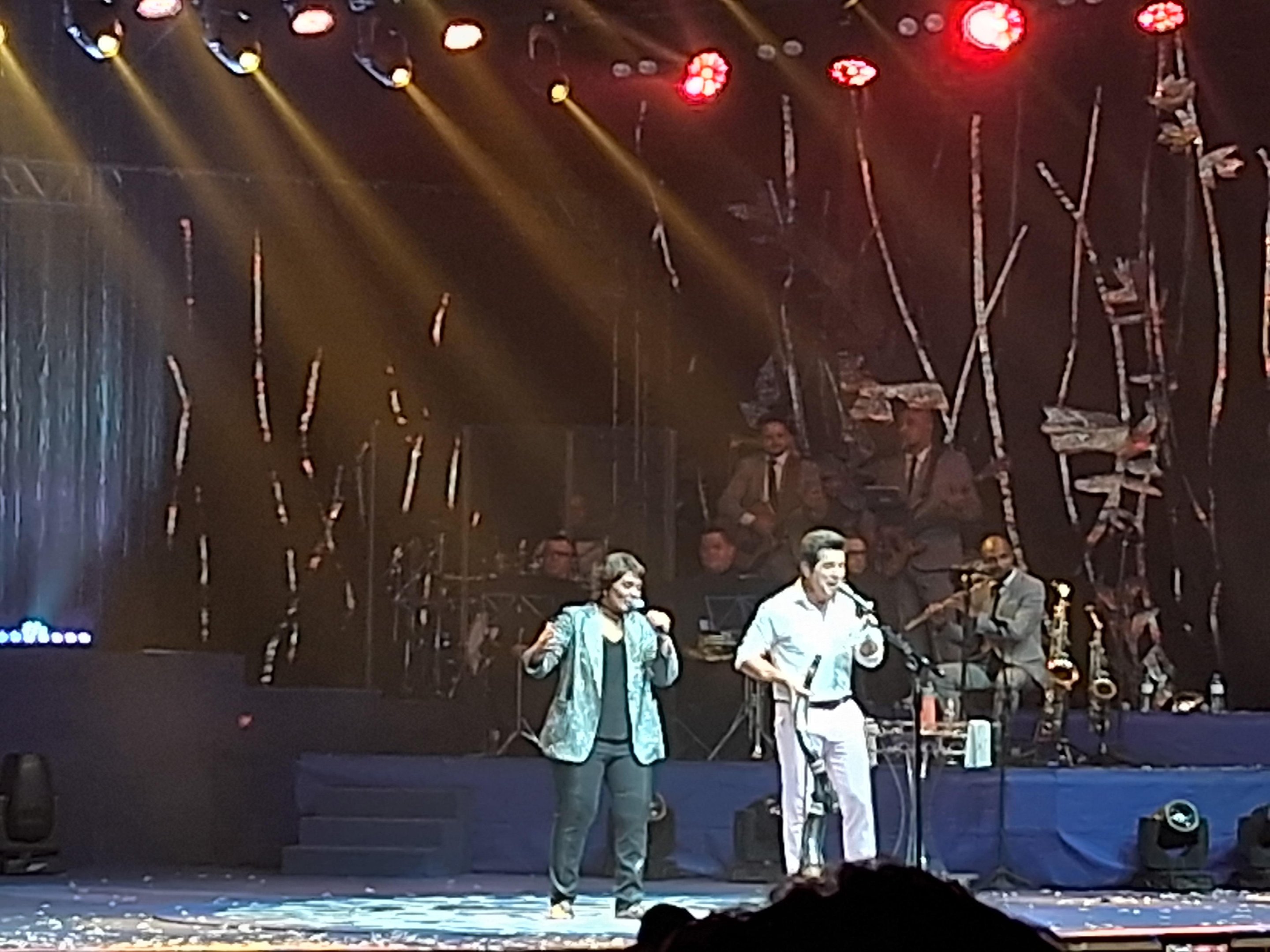Acompanhado da vocalista Monaliza Nunes, Daniel toca o berrante e canta "O Menino da Porteira", na sexta, 15, no Ara&uacute;jo Vianna