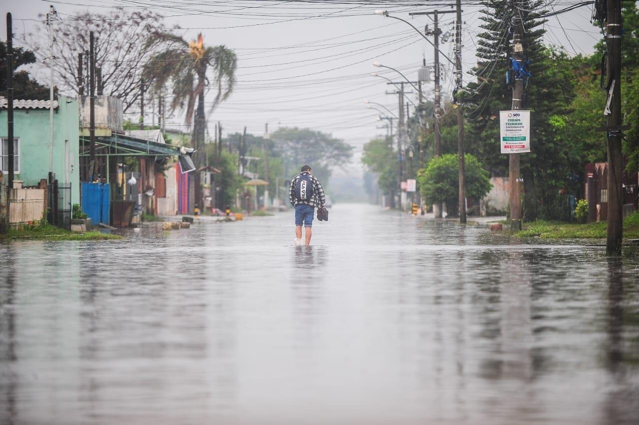No bairro Americana, diversas ruas ainda est&atilde;o embaixo d'&aacute;gua
