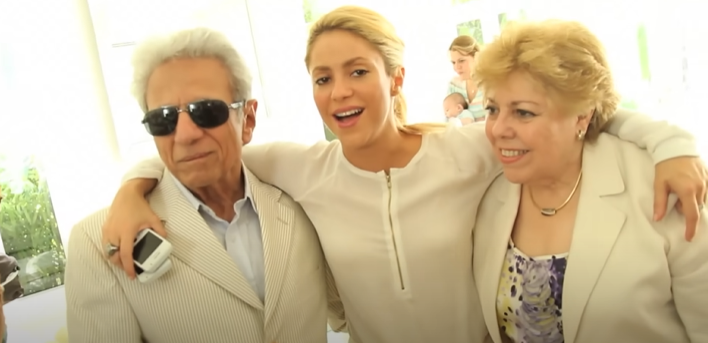 Shakira e seus pais, William Mebarak e Nidia del Carmen Ripoll Torrado