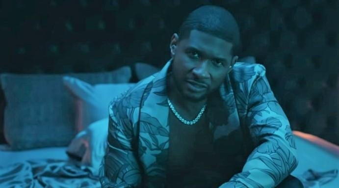 Usher, um cantor, rapper, dan&ccedil;arino e ator norte-americano, em cena do clipe 'Good Good'