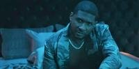 Usher, um cantor, rapper, dançarino e ator norte-americano, em cena do clipe 'Good Good'