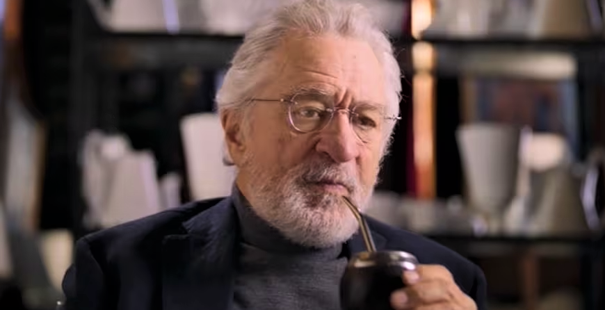 Em cena da s&eacute;rie 'Nada", De Niro se arrisca a provar um mate