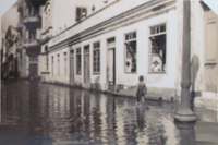 Rua Voluntários da Pátria alagada na enchente de 1936 em Porto Alegre