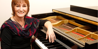A pianista Olinda Allessandrini autografa hoje 'Notas em Pauta'