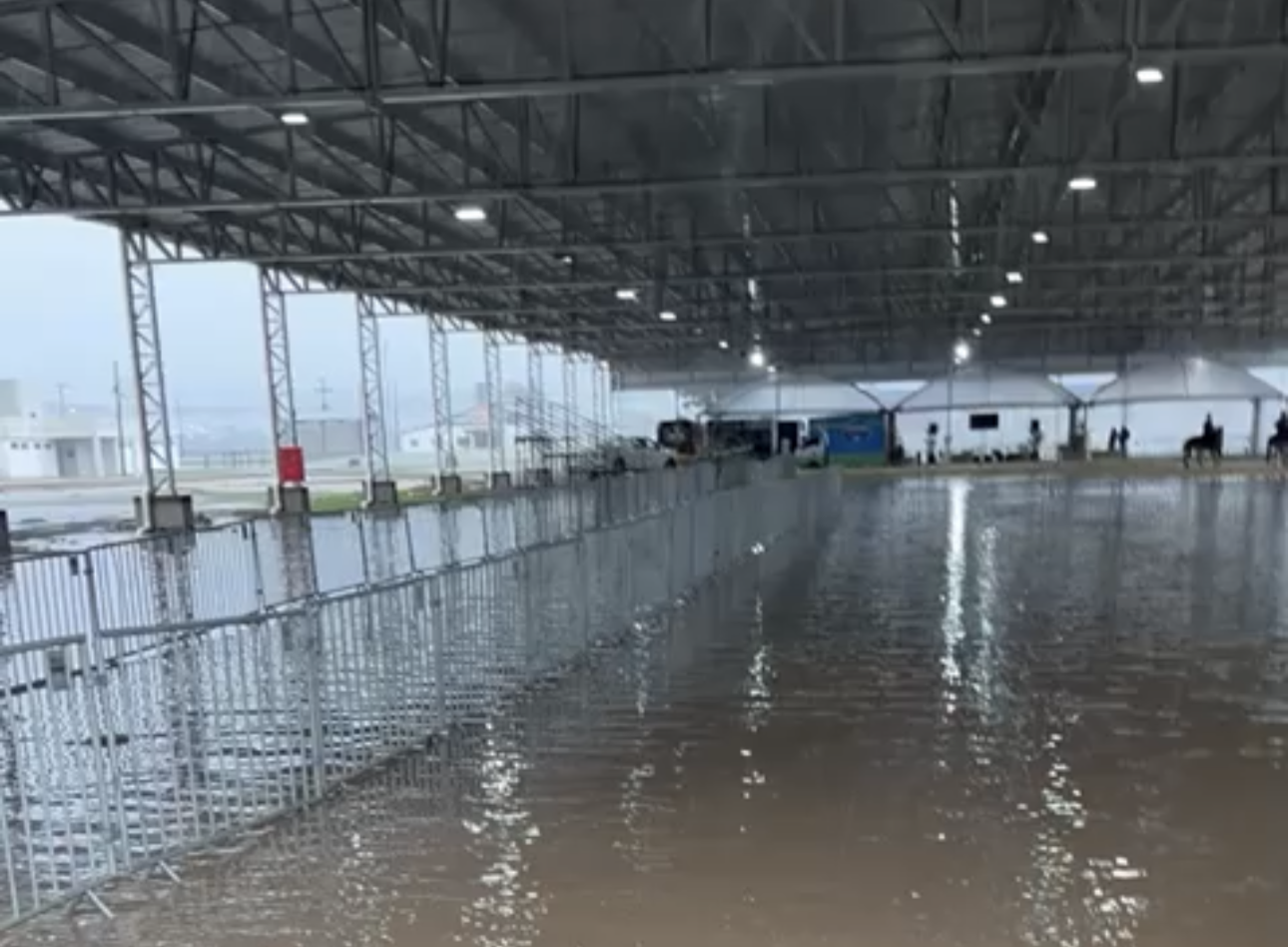 Pavilh&atilde;o ficou totalmente alagado