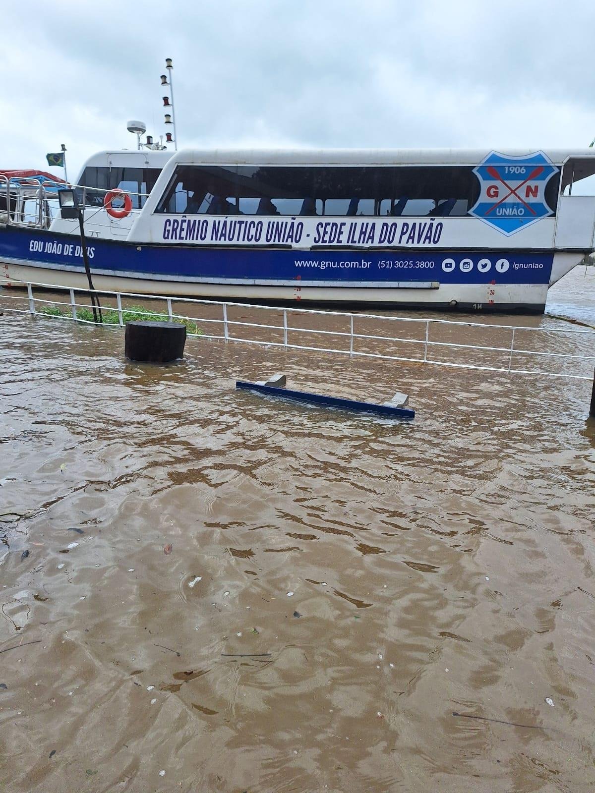 &Aacute;guas tomaram conta da sede do clube na Ilha do Pav&atilde;o