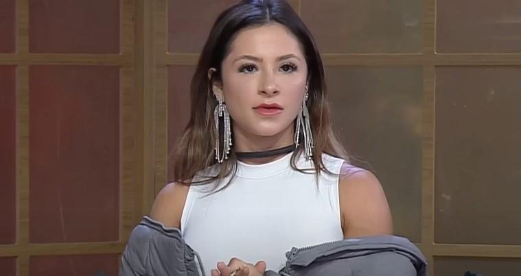 A a influencer Nathalia Valente est&aacute; fora do jogo