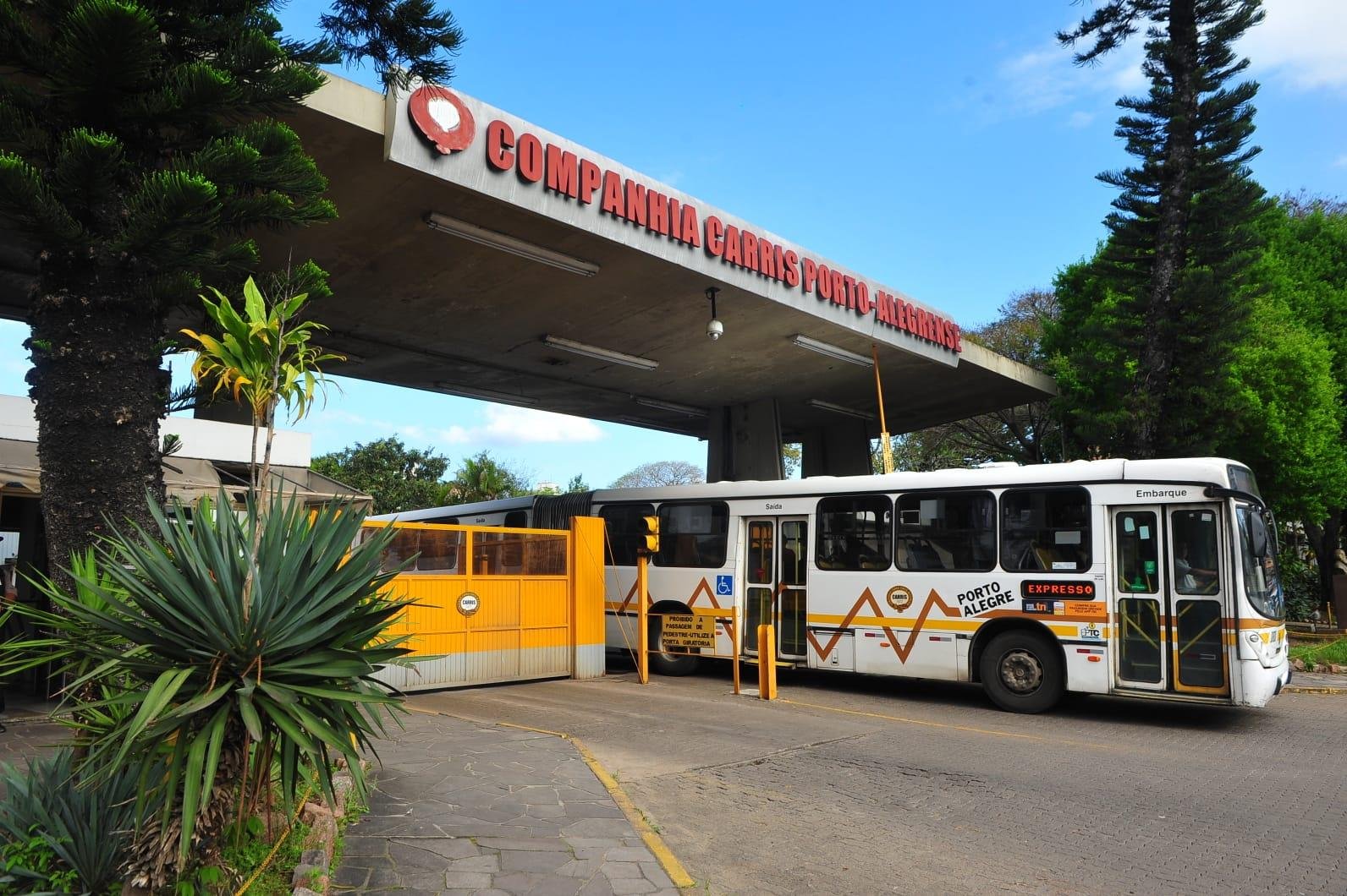 Servidores protestam contra privatiza&ccedil;&atilde;o da companhia