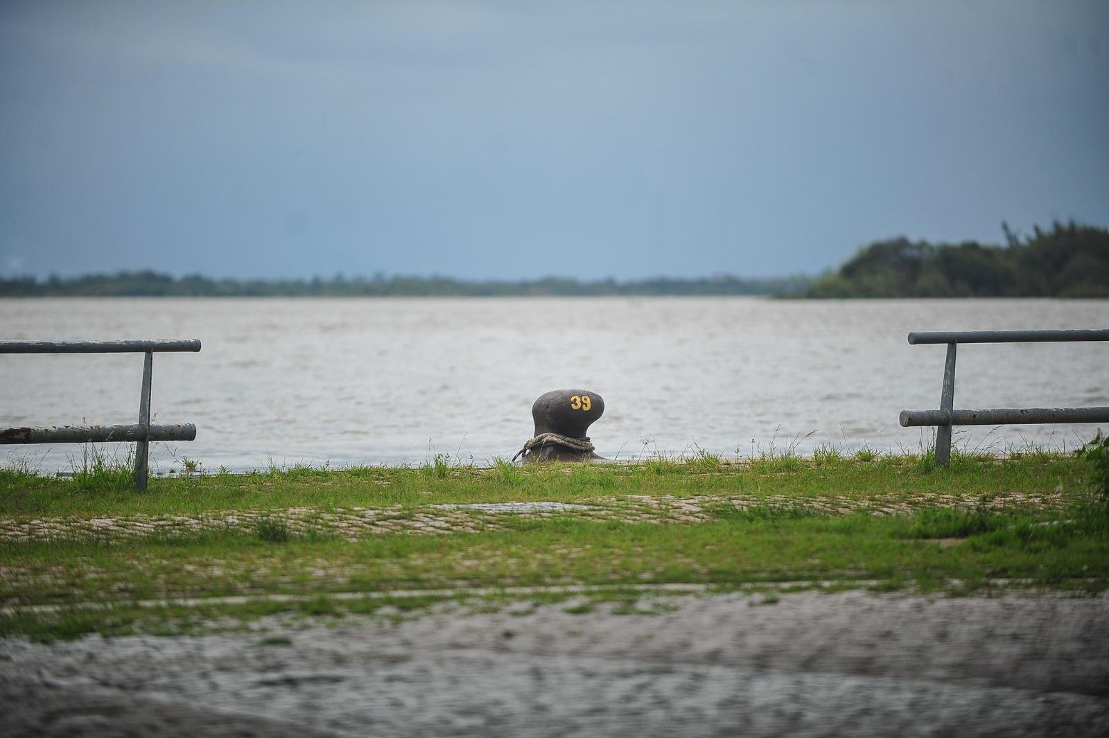 N&iacute;vel do Gua&iacute;ba no Cais Mau&aacute; chegou a 2,74 metros na manh&atilde; deste s&aacute;bado
