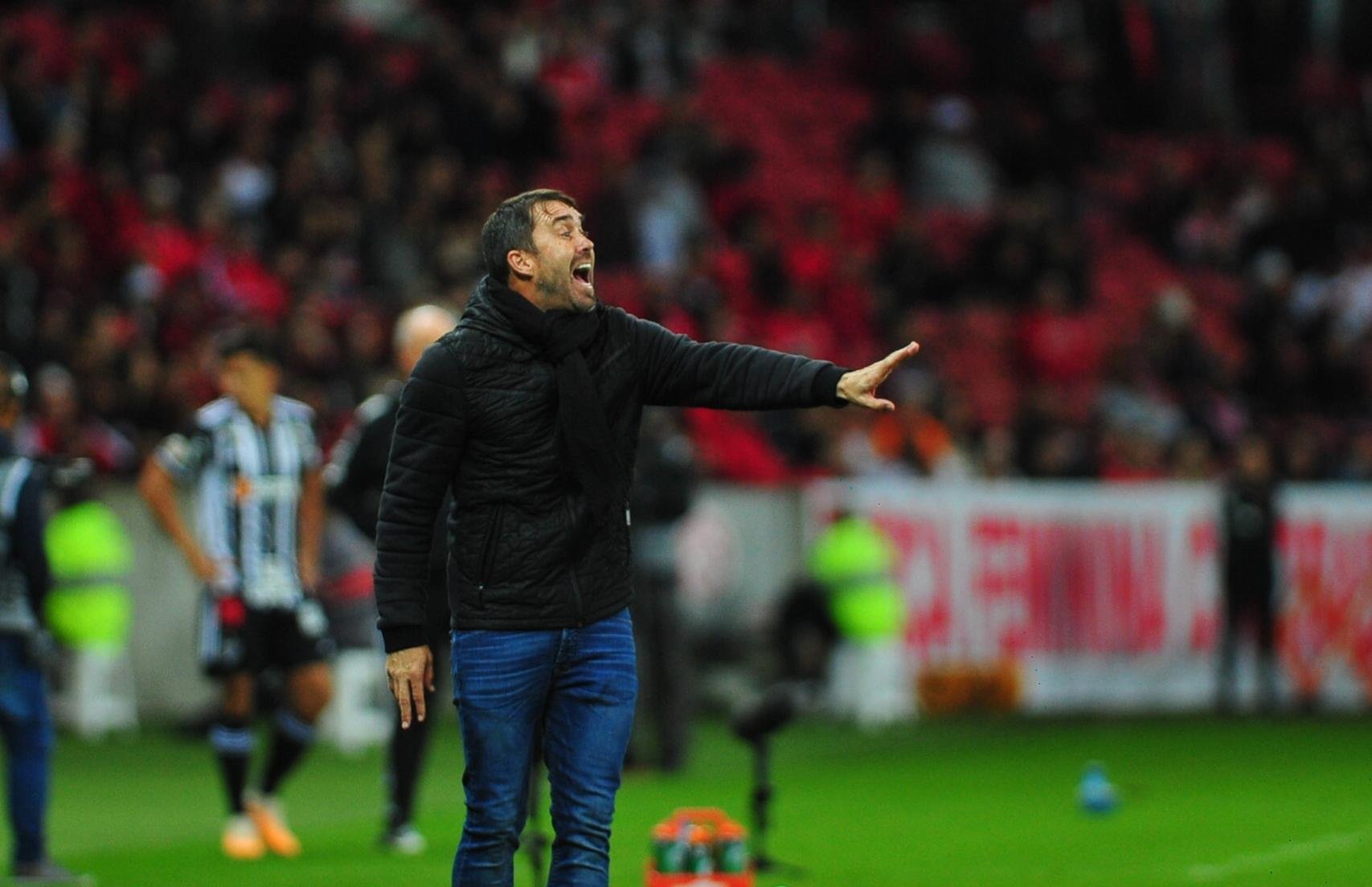 Coudet reconheceu dificuldades de focar no Atl&eacute;tico-MG