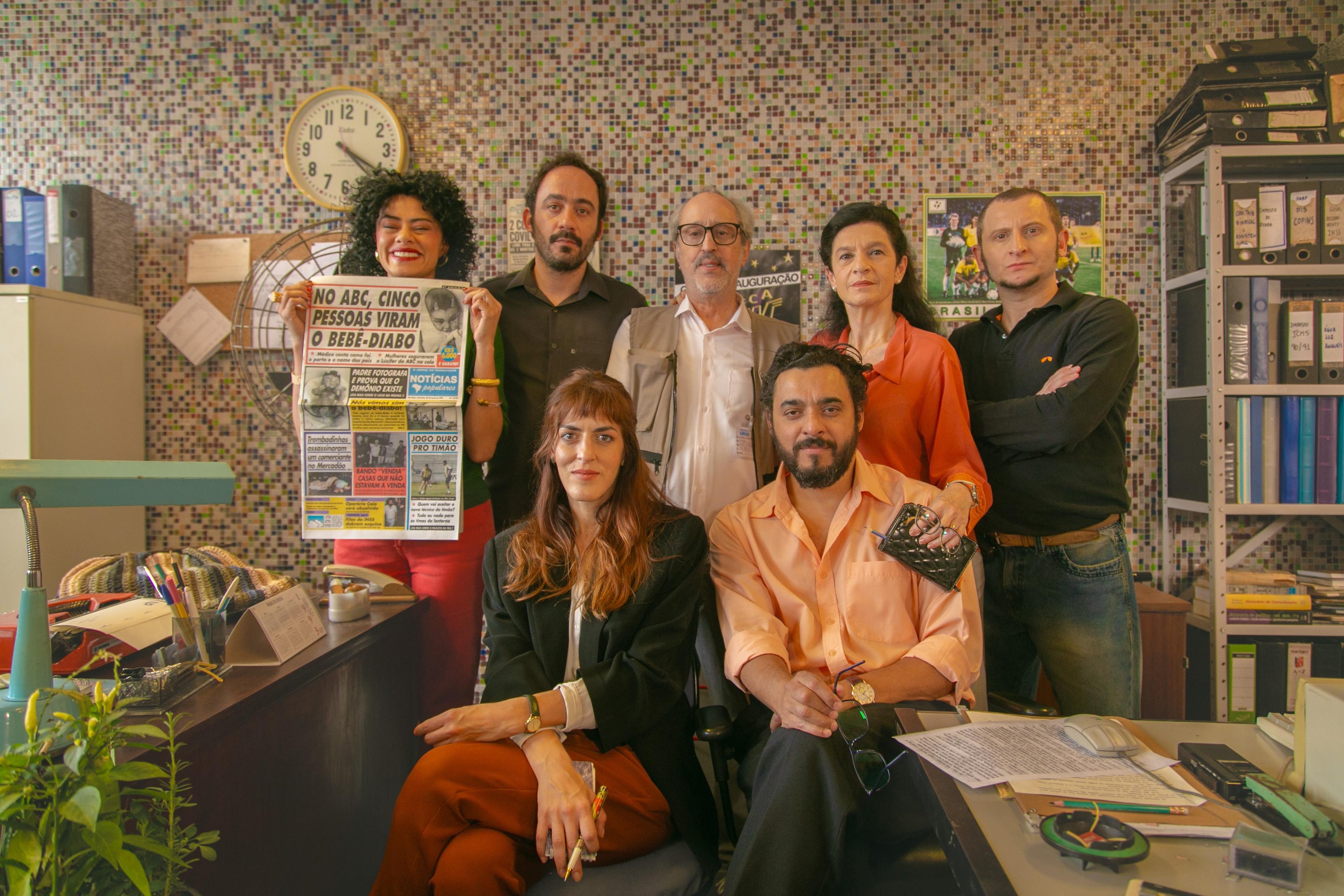 "Not&iacute;cias Populares" tem sete epis&oacute;dios que est&atilde;o sendo exibidos nas sextas &agrave; noite e depois ficam dispon&iacute;veis no streaming