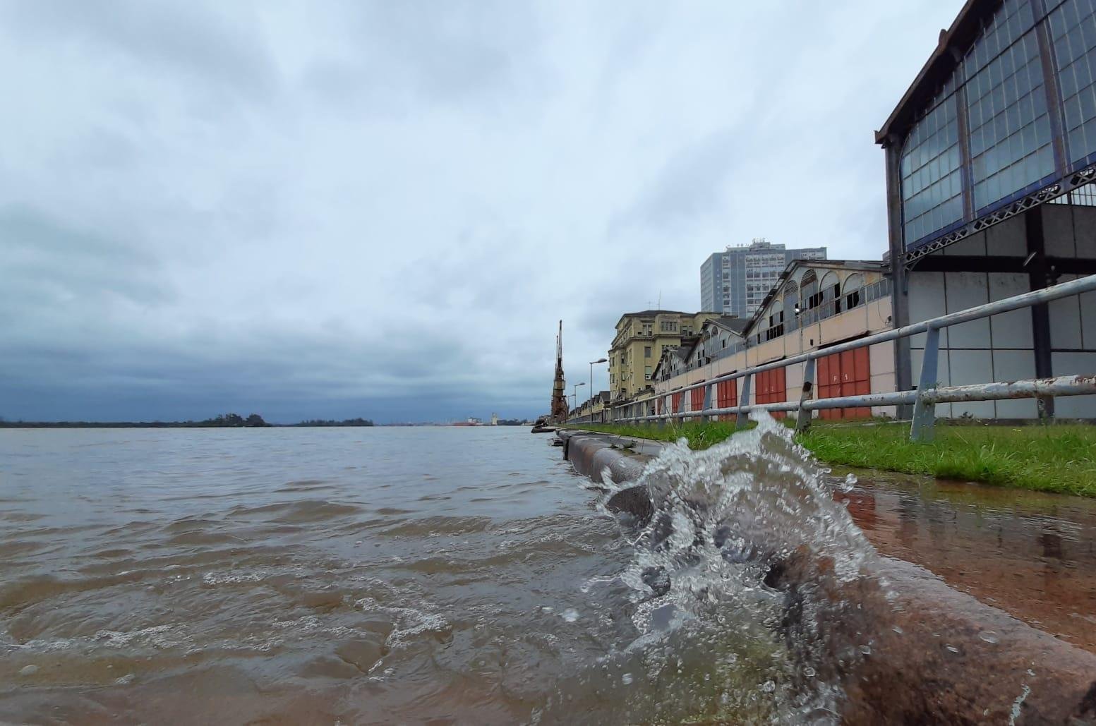 Outubro ser&aacute; um m&ecirc;s de chuva muito acima do normal na Metade Norte do Rio Grande do Sul, alerta a MetSul