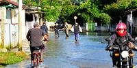 Apesar de o nível do Guaíba ter baixado, algumas casas da Ilha Pintada ainda estão inundadas
