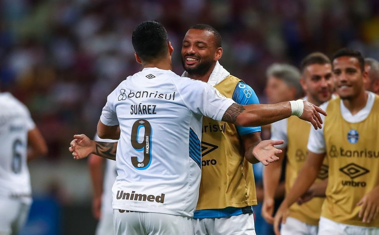 Dupla de Su&aacute;rez na frente pode ser desfalque no Gre-Nal