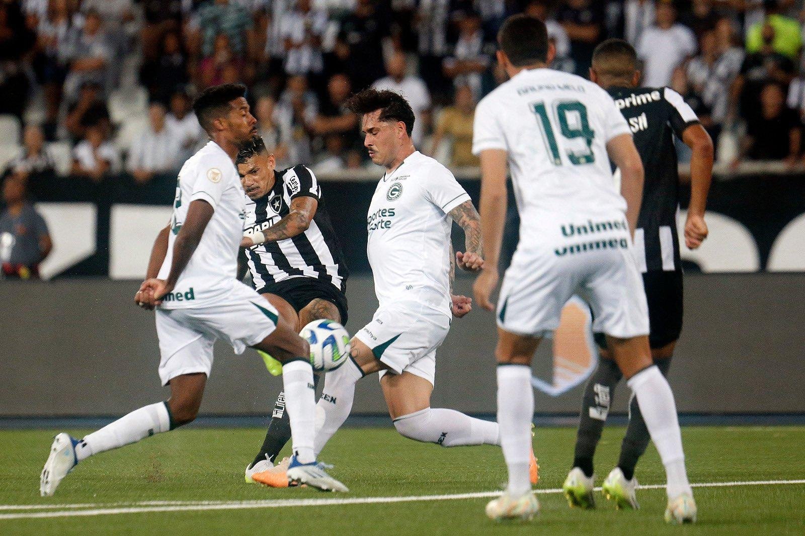 Artilheiro entrou no segundo tempo de jogo