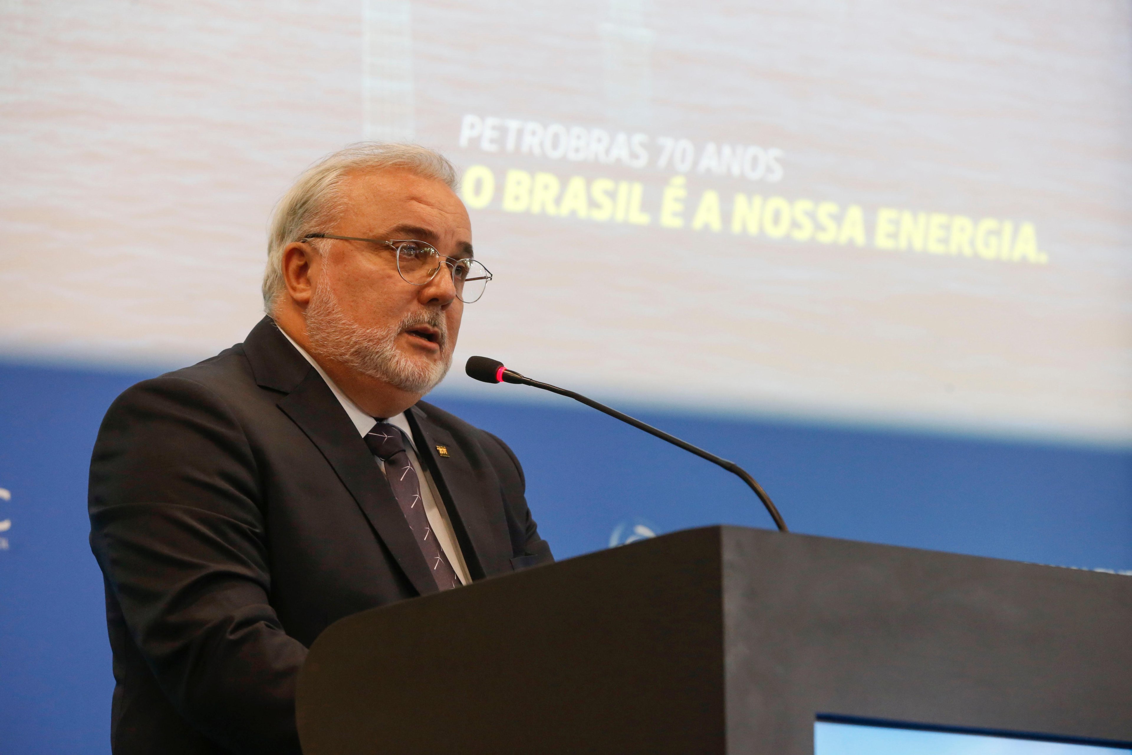 Prates afirma que governo n&atilde;o manda &lsquo;subir, nem descer, nem segurar&rsquo; pre&ccedil;os dos combust&iacute;veis