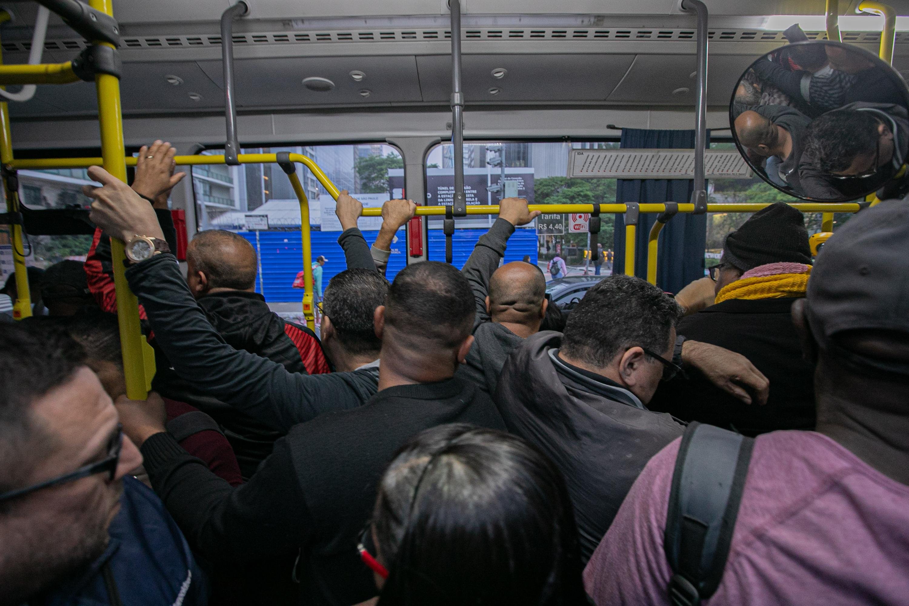 Linhas j&aacute; estavam paralisadas desde o in&iacute;cio da manh&atilde;