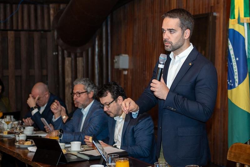 Governador anunciou projetos em caf&eacute; da manh&atilde; com a base na ter&ccedil;a-feira