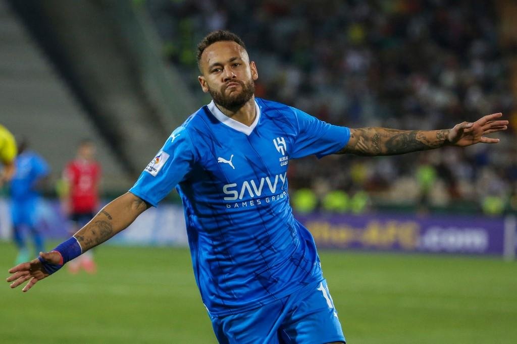 Atacante fez seu quinto jogo no futebol &aacute;rabe