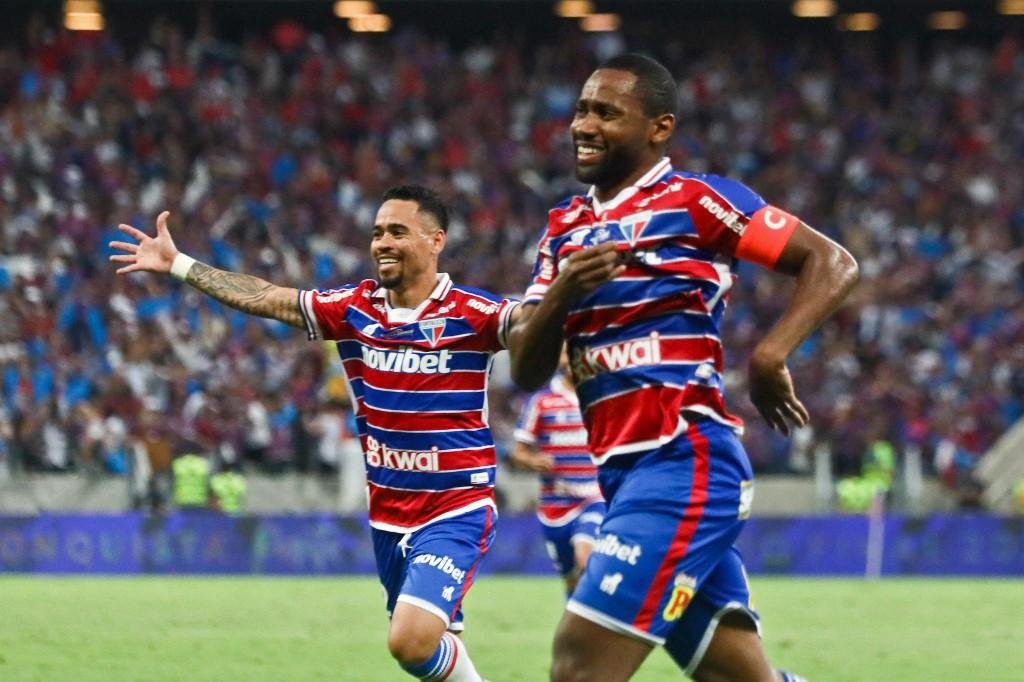 Tinga e Pikachu foram os her&oacute;is da semifinal