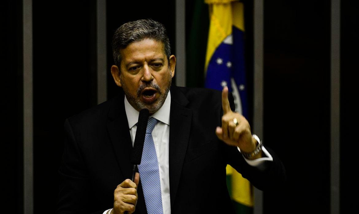 "&Eacute; importante que n&oacute;s saibamos manter cada Poder desta na&ccedil;&atilde;o nos seus limites constitucionais, e eu tenho absoluta certeza que o Parlamento os obedece, os cultiva e os respeita", afirmou Lira