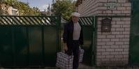 Aos 71 anos, Sergiy abandona sua casa na cidade de Boguslavka