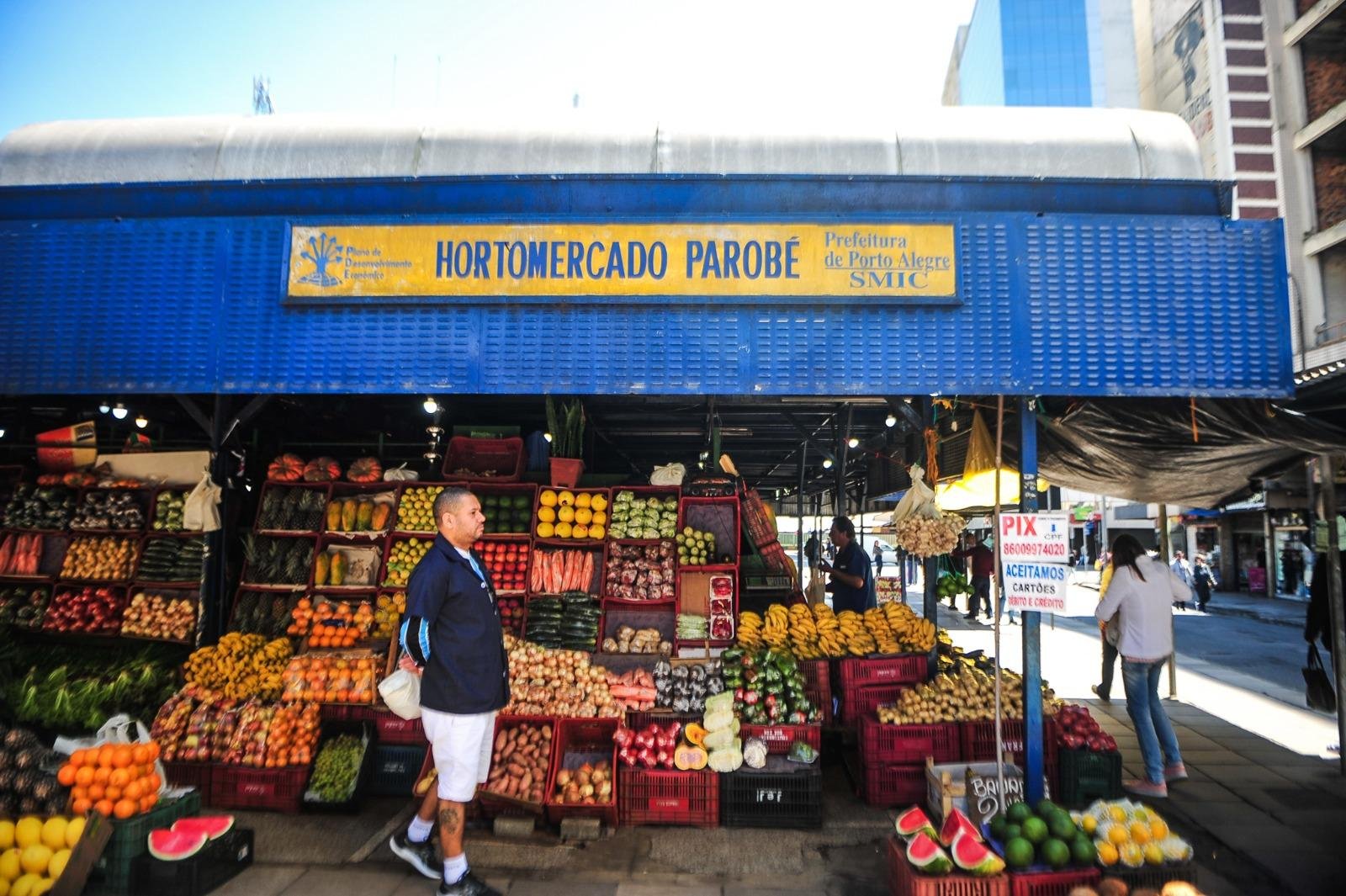 O valor do investimento da revitaliza&ccedil;&atilde;o do Hortomercado Parob&eacute; &eacute; de R$ 199 mil e as melhorias abrangem uma &aacute;rea de 600 metros que abriga 33 bancas de frutas, verduras e flores